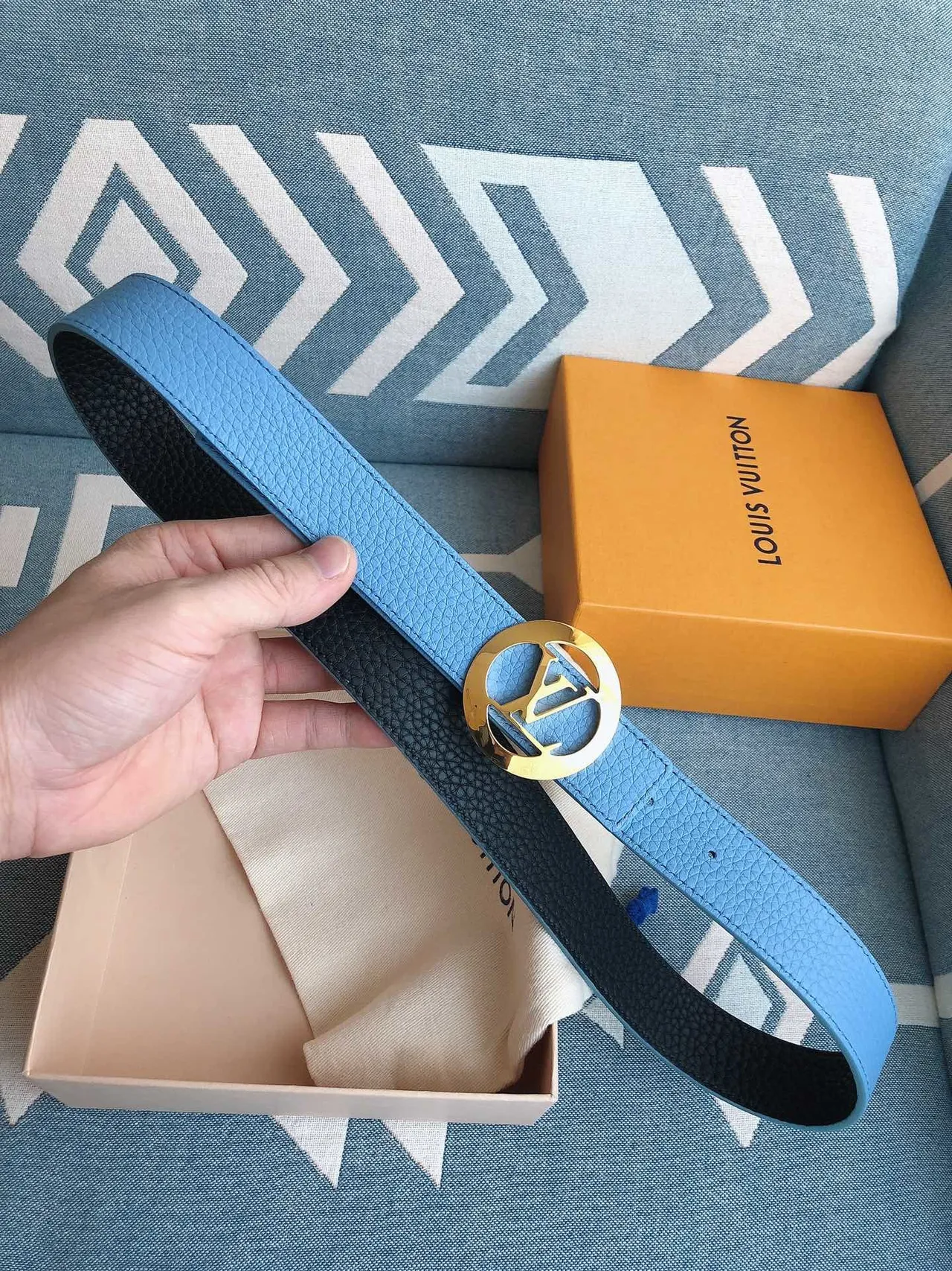 Louis Vuitton গোলাকার Monogram বাকল হালকা নীল লেদার বেল্ট 4