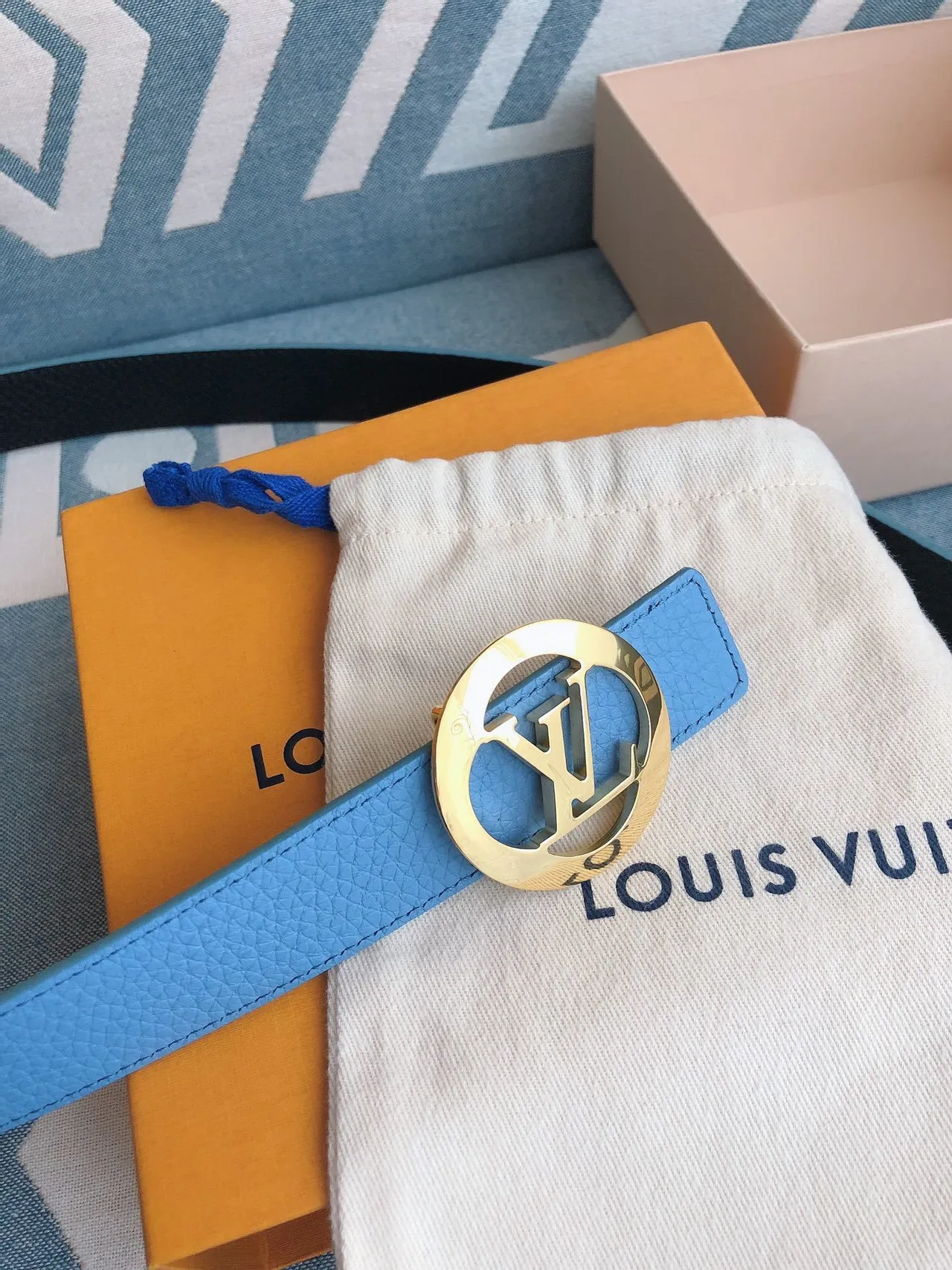 Louis Vuitton গোলাকার Monogram বাকল হালকা নীল লেদার বেল্ট 5