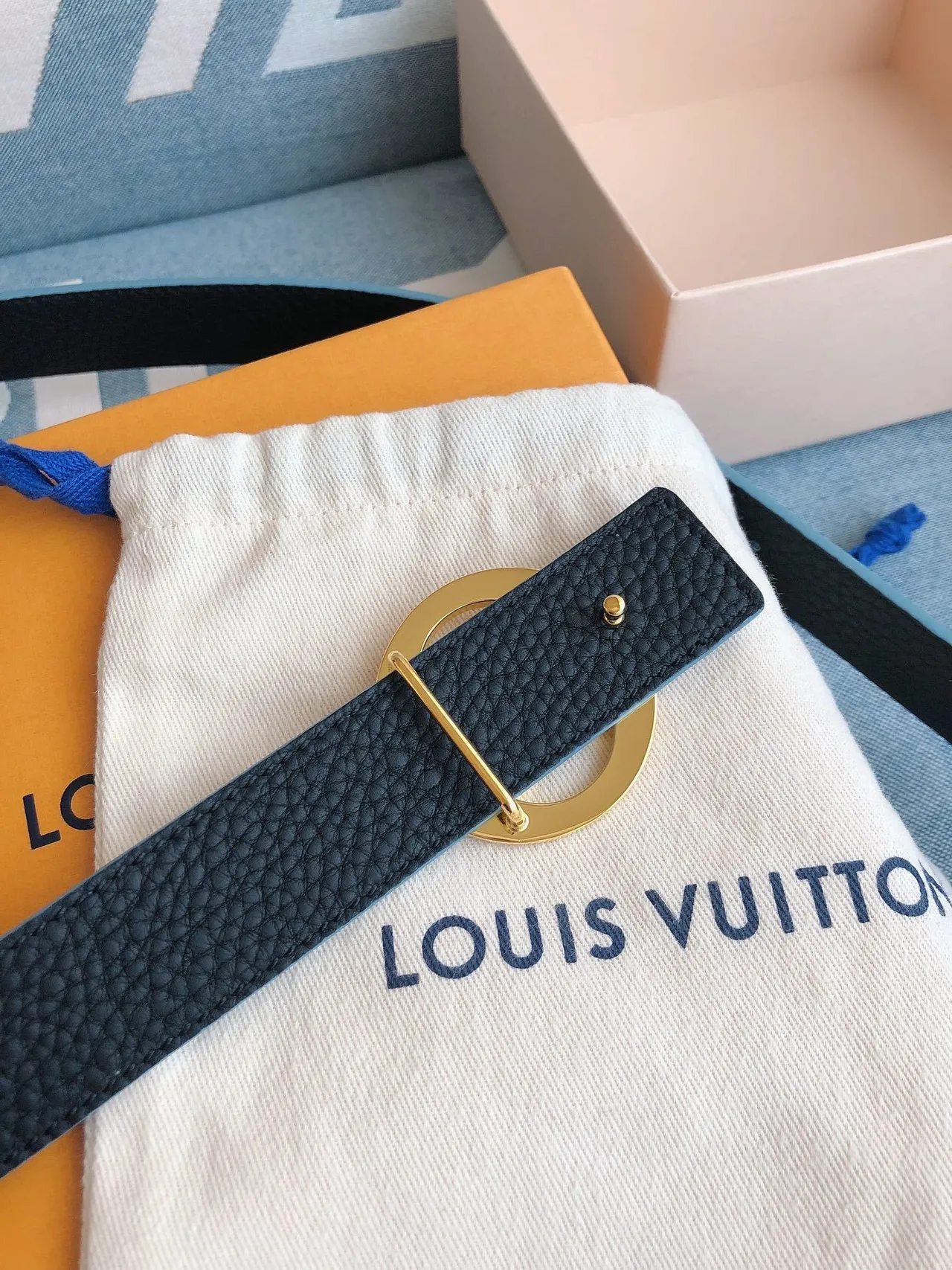 Louis Vuitton গোলাকার Monogram বাকল হালকা নীল লেদার বেল্ট 6
