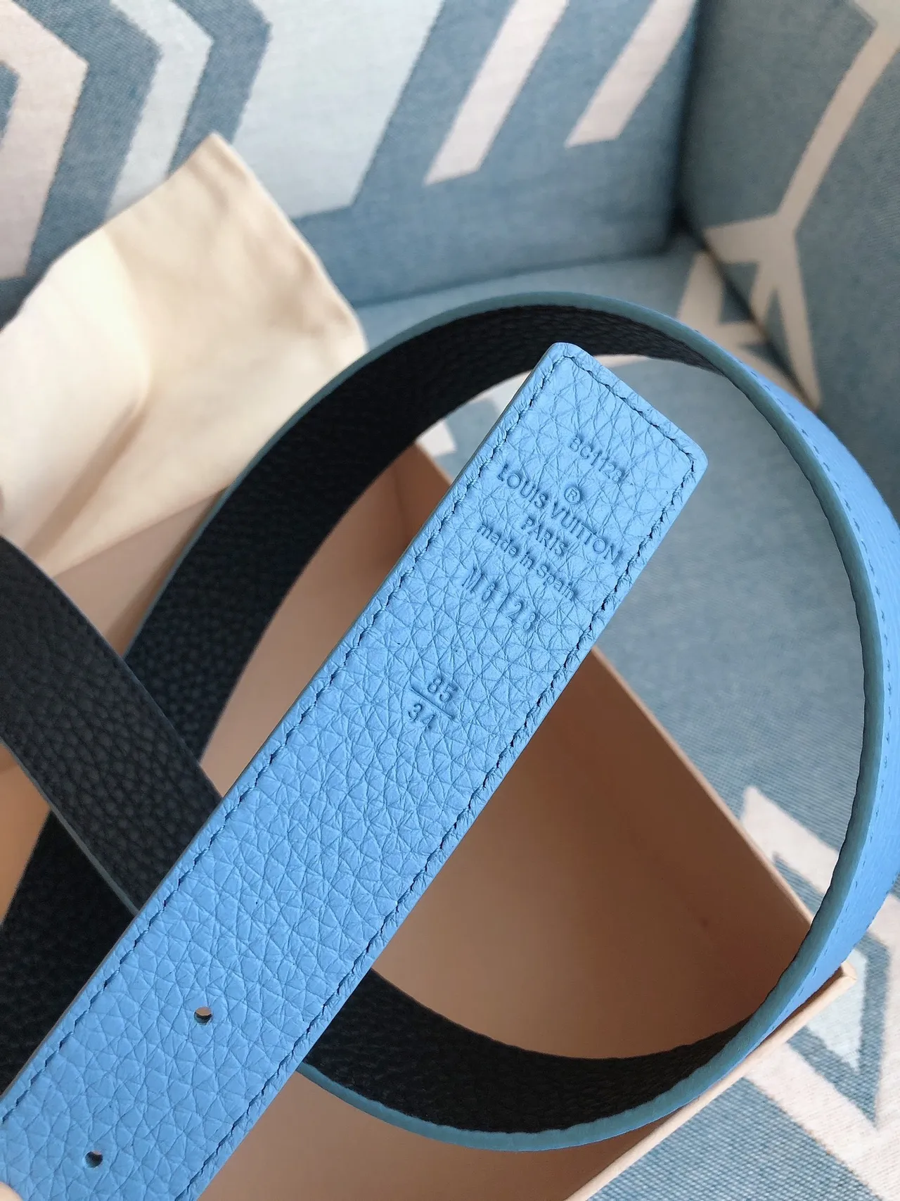 Louis Vuitton গোলাকার Monogram বাকল হালকা নীল লেদার বেল্ট 7