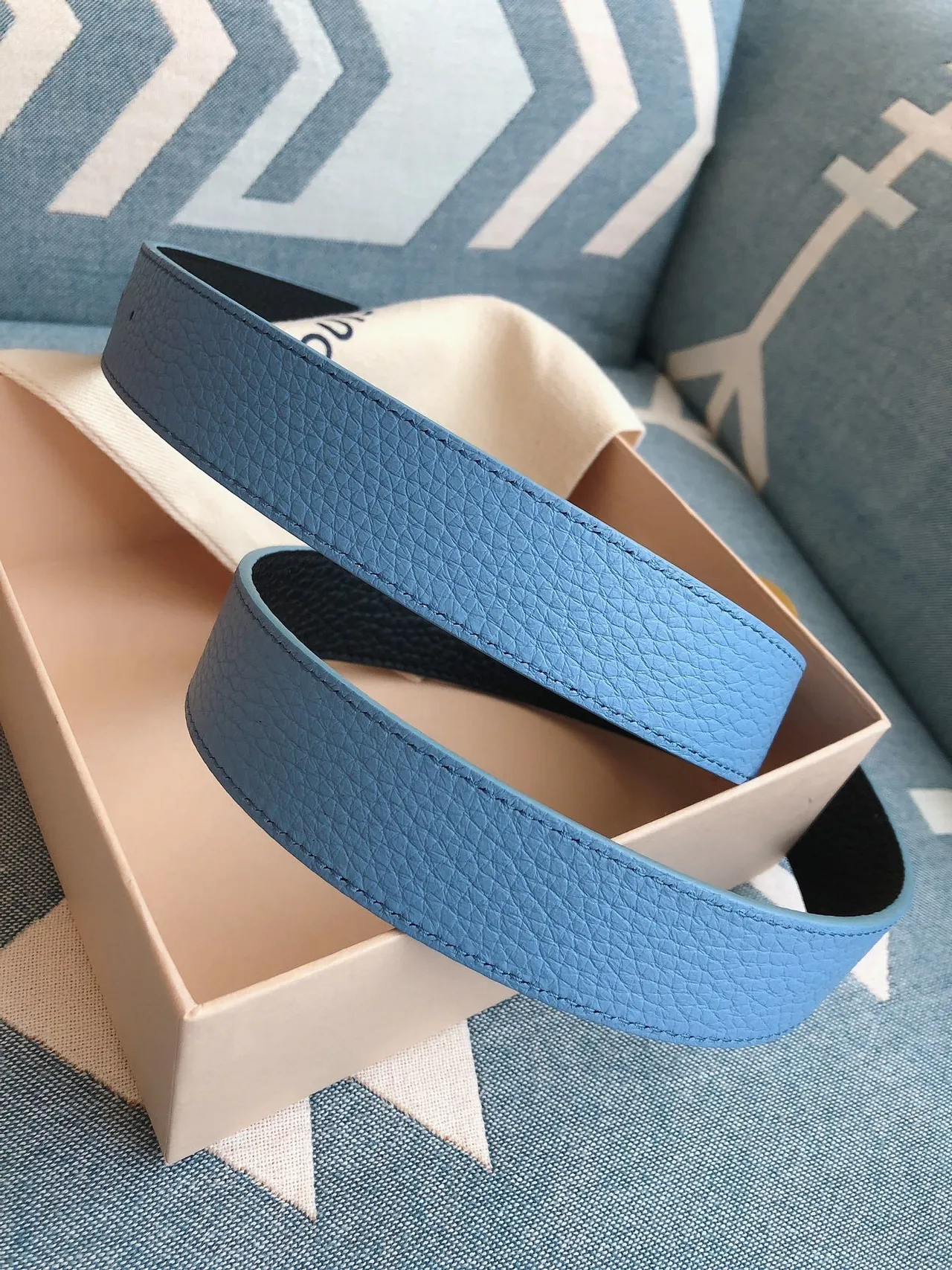 Louis Vuitton গোলাকার Monogram বাকল হালকা নীল লেদার বেল্ট 8