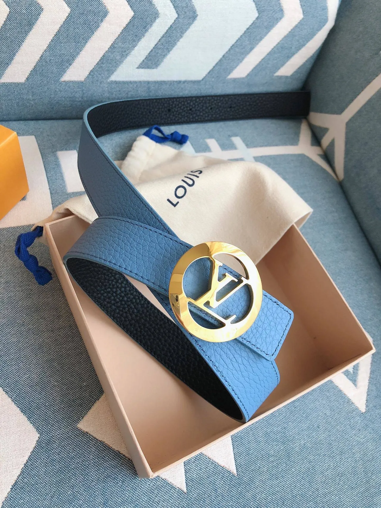 Louis Vuitton গোলাকার Monogram বাকল হালকা নীল লেদার বেল্ট 9