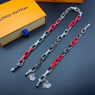 Louis Vuitton Dragon Charm Bracelet سوارة سلسلة مينا باللون الأحمر والفضي