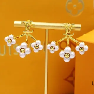 Louis Vuitton ফ্লোরাল পার্ল ক্লাস্টার ইয়াররিংস