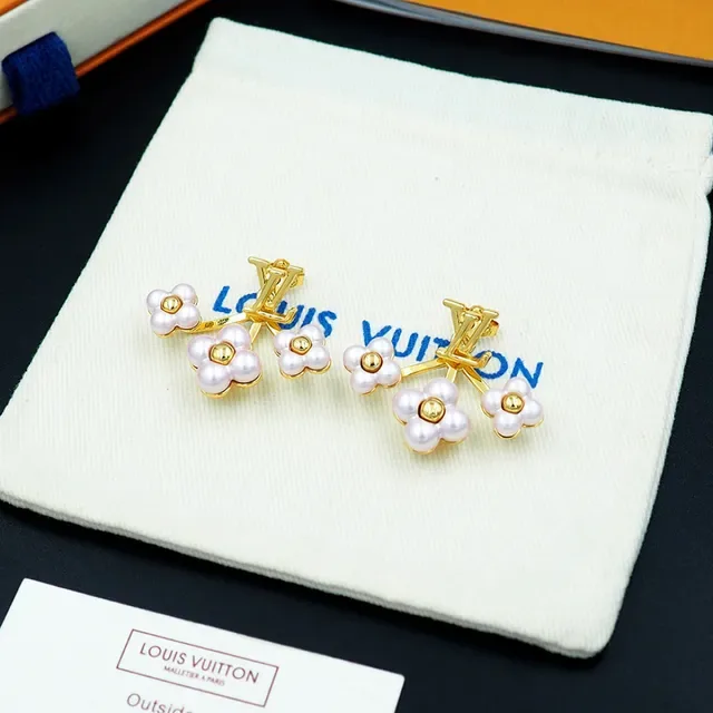 Louis Vuitton Floral Pearl Cluster Earrings 8
