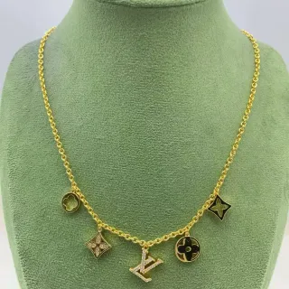 Louis Vuitton قلادة سلسلة ذهبية سوداء متعددة charm
