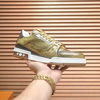 Louis Vuitton Zapatillas Lifestyle Dorado Marrón con Suela Layered Parte Superior Metálica Crackled