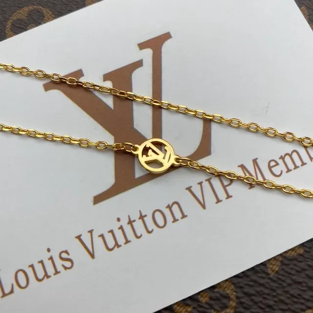 Louis Vuitton Collier Chaîne d'Or en Forme de V 4