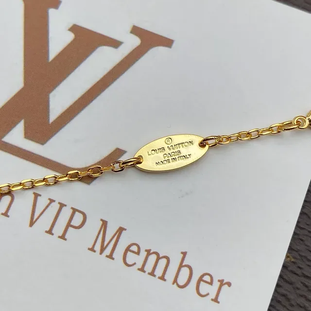Louis Vuitton Collier Chaîne d'Or en Forme de V 6