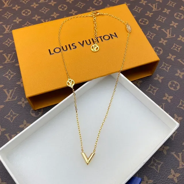 Louis Vuitton Collier Chaîne d'Or en Forme de V 8