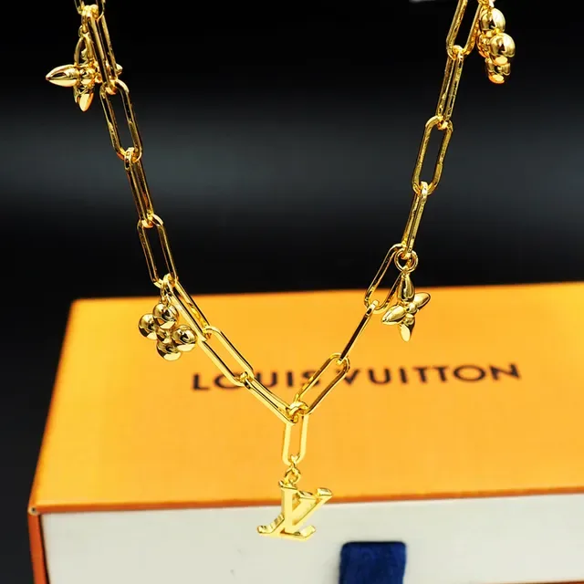 Louis Vuitton 金色纸夹链 LV 印花吊坠项链 2