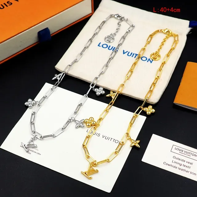 Louis Vuitton 金色纸夹链 LV 印花吊坠项链 3