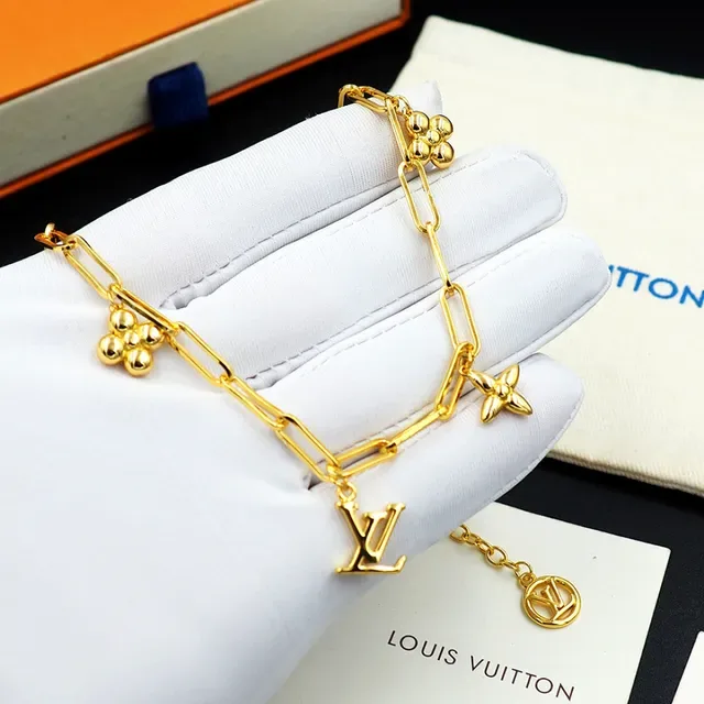 Louis Vuitton 金色纸夹链 LV 印花吊坠项链 5