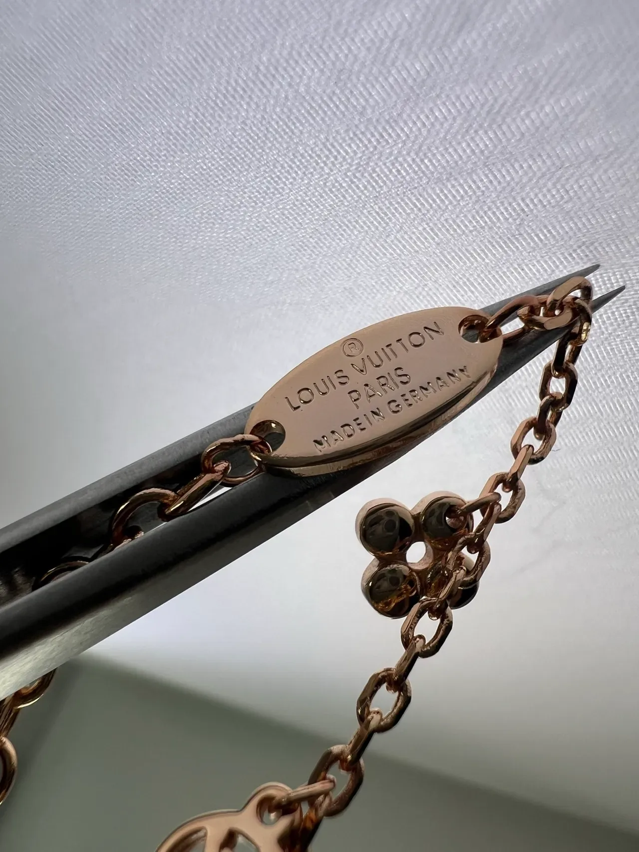 Louis Vuitton سوار سلسلة ذهبي فضي مالتي تشارم متعددة الطبقات 2