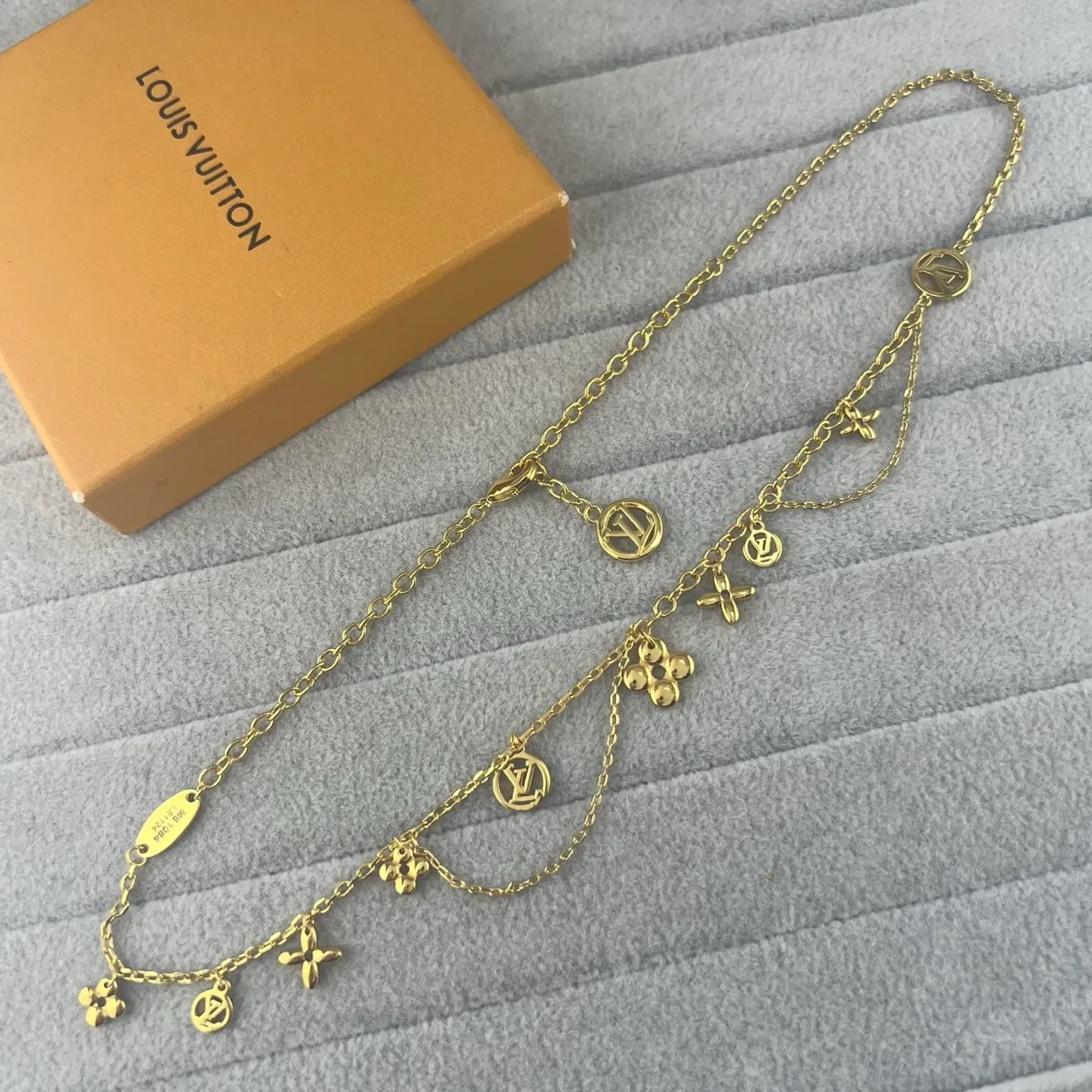 Louis Vuitton سوار سلسلة ذهبي فضي مالتي تشارم متعددة الطبقات 4