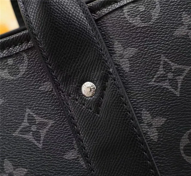 Louis Vuitton Keepall Bandoulière Tonal Monogram Bolsa Tote Negra 8