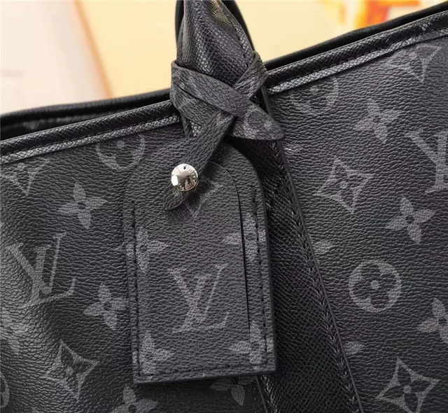 Louis Vuitton Keepall Bandoulière Tonal Monogram Bolsa Tote Negra 9