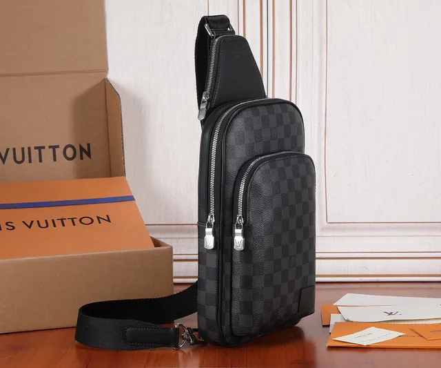 Louis Vuitton LL ब्राउन और ब्लैक मोनोग्राम मैसेंजर बैग 6
