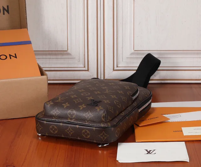 Louis Vuitton LL ब्राउन और ब्लैक मोनोग्राम मैसेंजर बैग 9