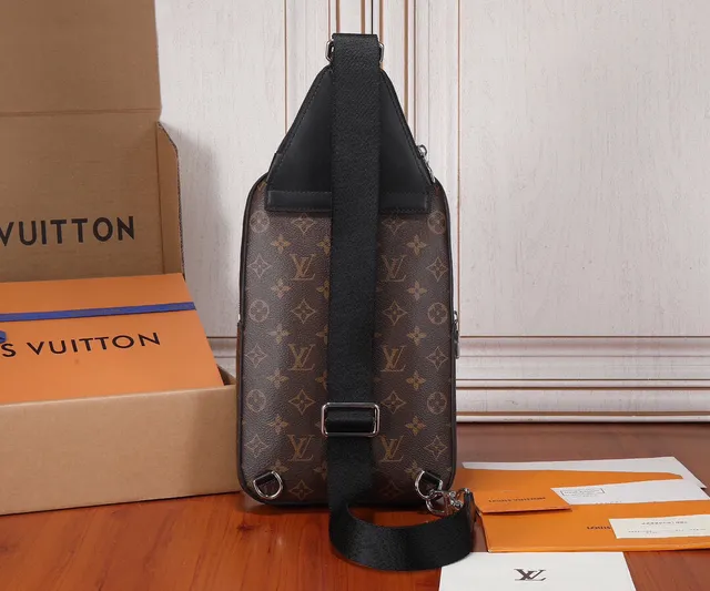 Louis Vuitton LL ब्राउन और ब्लैक मोनोग्राम मैसेंजर बैग 10