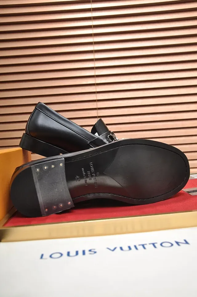 Louis Vuitton Loafer Noir Doré Cuir Métal LV Boucle Sangle 3