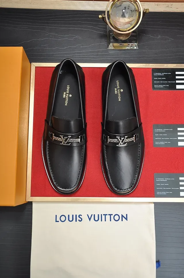 Louis Vuitton Loafer Noir Doré Cuir Métal LV Boucle Sangle 5