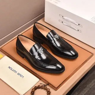 Louis Vuitton مكاسين أسود جلد لامع