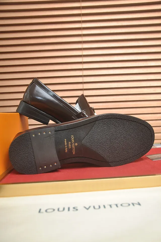 Louis Vuitton Loafer Marrom Preto Couro Polido Fivela Metal LV Correia 3