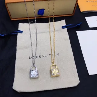 Louis Vuitton Lock It collar con colgante de candado adornado con cristales