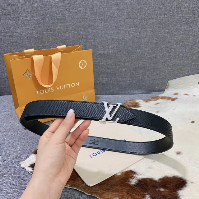 Louis Vuitton LV Initiales cinto de couro texturizado preto 2