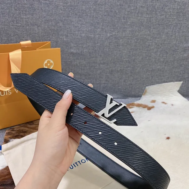 Louis Vuitton LV Initiales cinto de couro texturizado preto 4