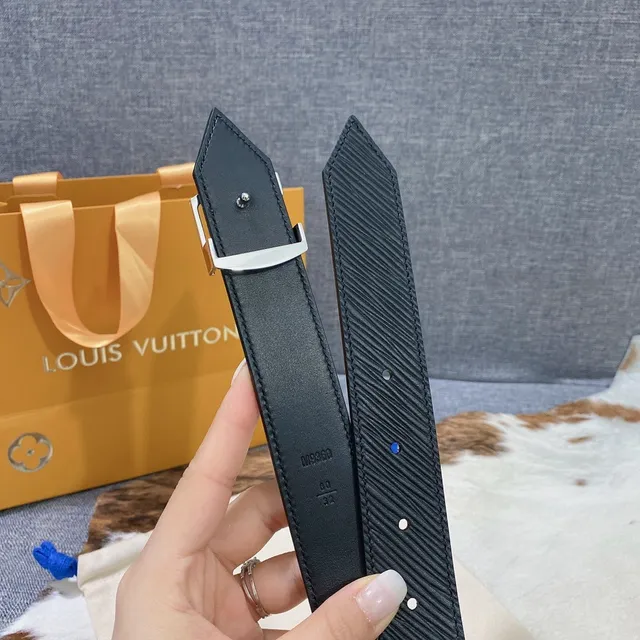 Louis Vuitton LV Initiales cinto de couro texturizado preto 5