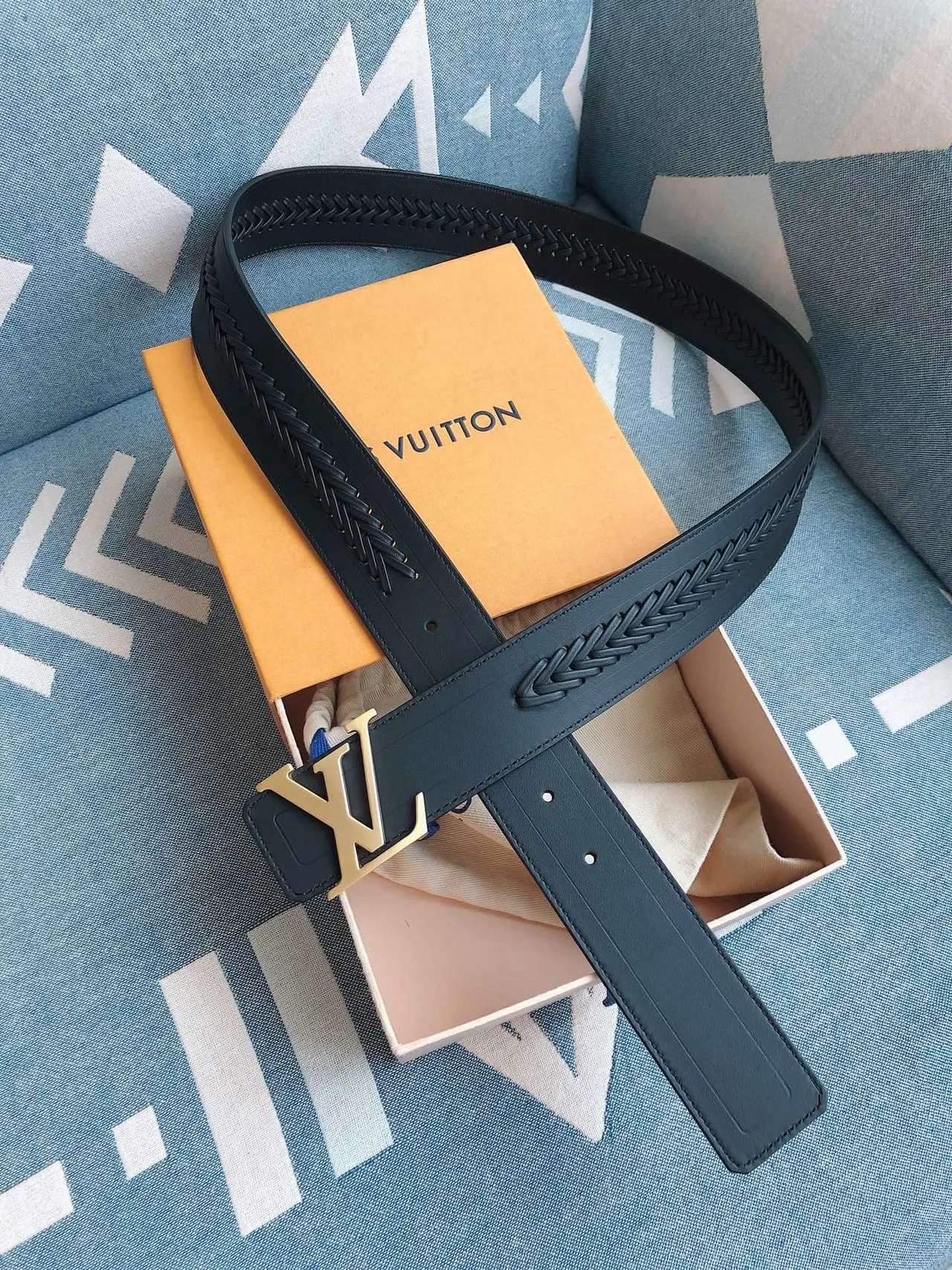 Louis Vuitton LV Initiales Cinto trançado de couro preto 2