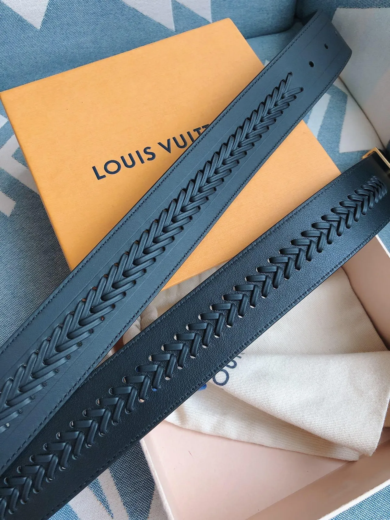 Louis Vuitton LV Initiales Cinto trançado de couro preto 4