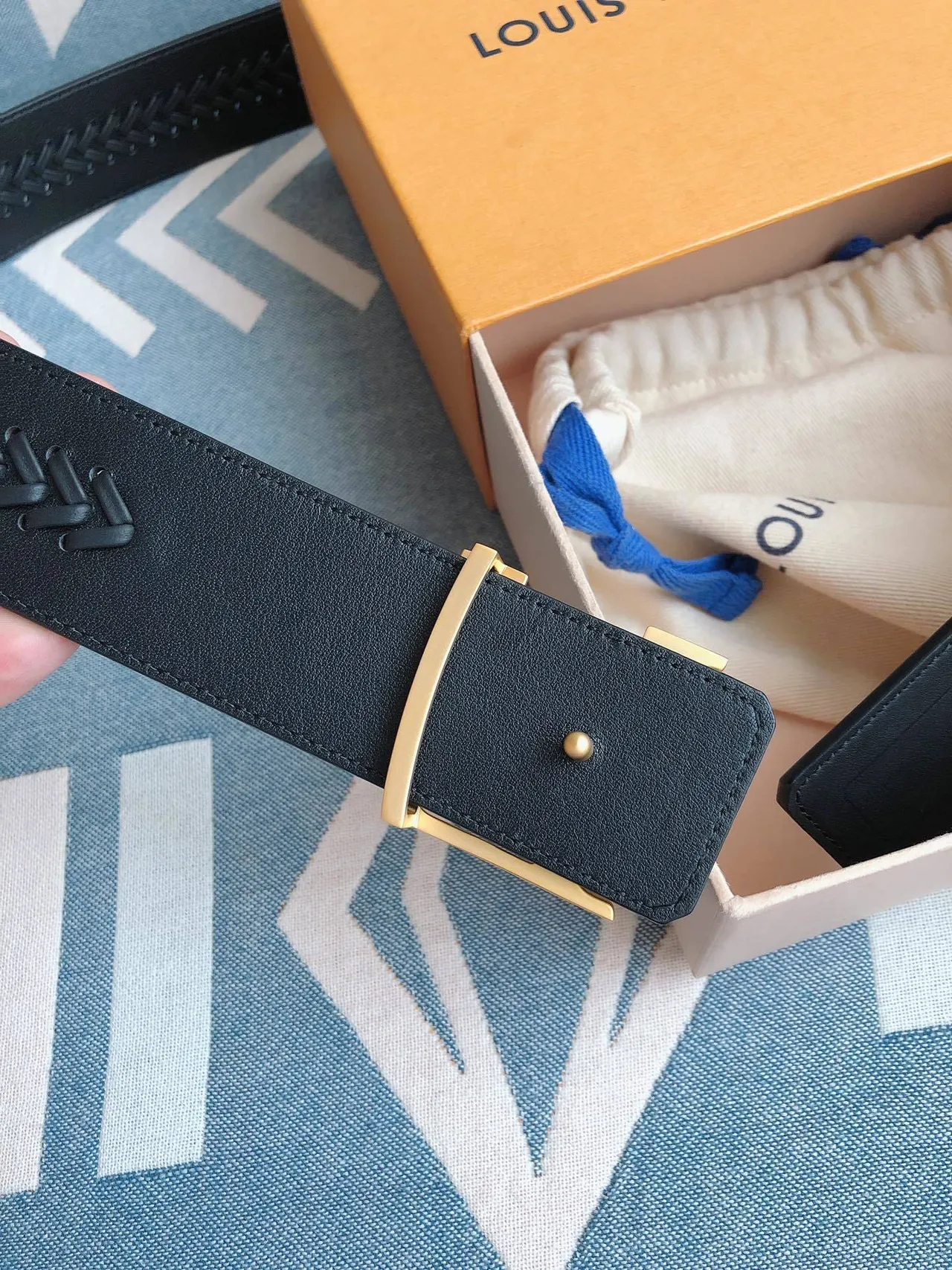 Louis Vuitton LV Initiales Cinto trançado de couro preto 5