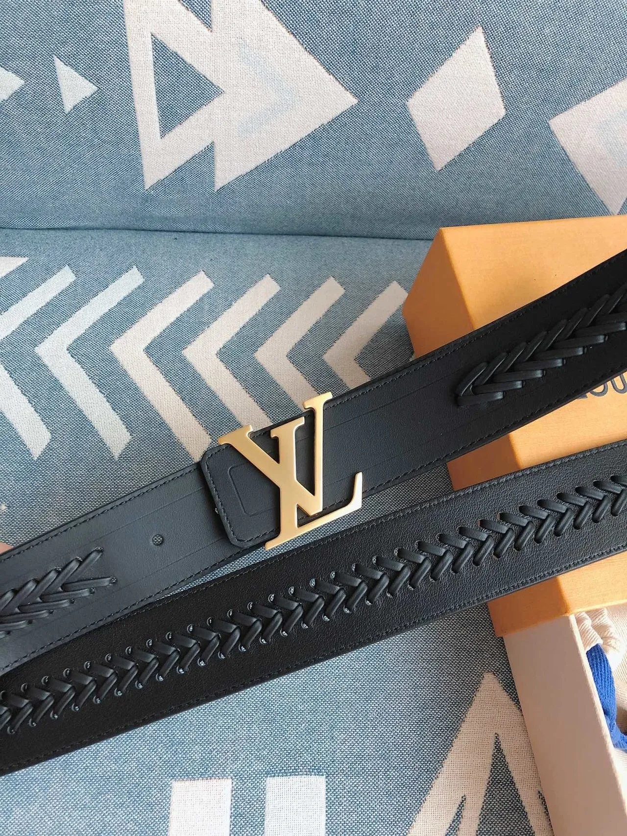 Louis Vuitton LV Initiales Cinto trançado de couro preto 7