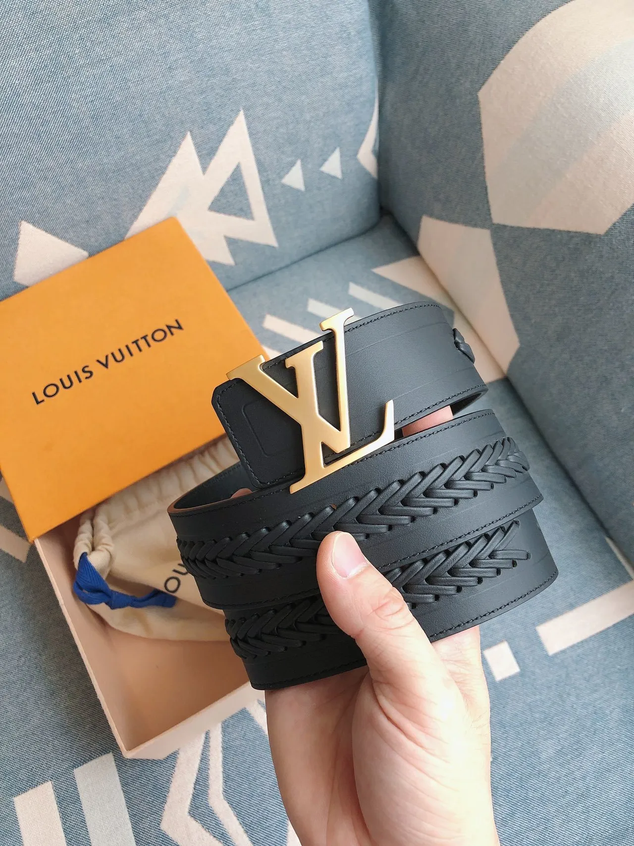 Louis Vuitton LV Initiales Cinto trançado de couro preto 9