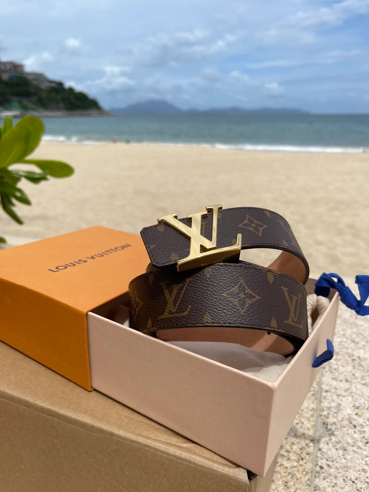 Louis Vuitton LV Initiales Monogram lona dourada fivela cinto de couro 4