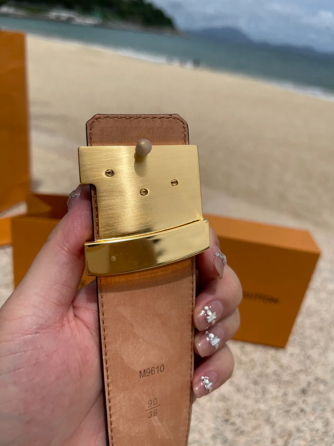 Louis Vuitton LV Initiales Monogram lona dourada fivela cinto de couro 7