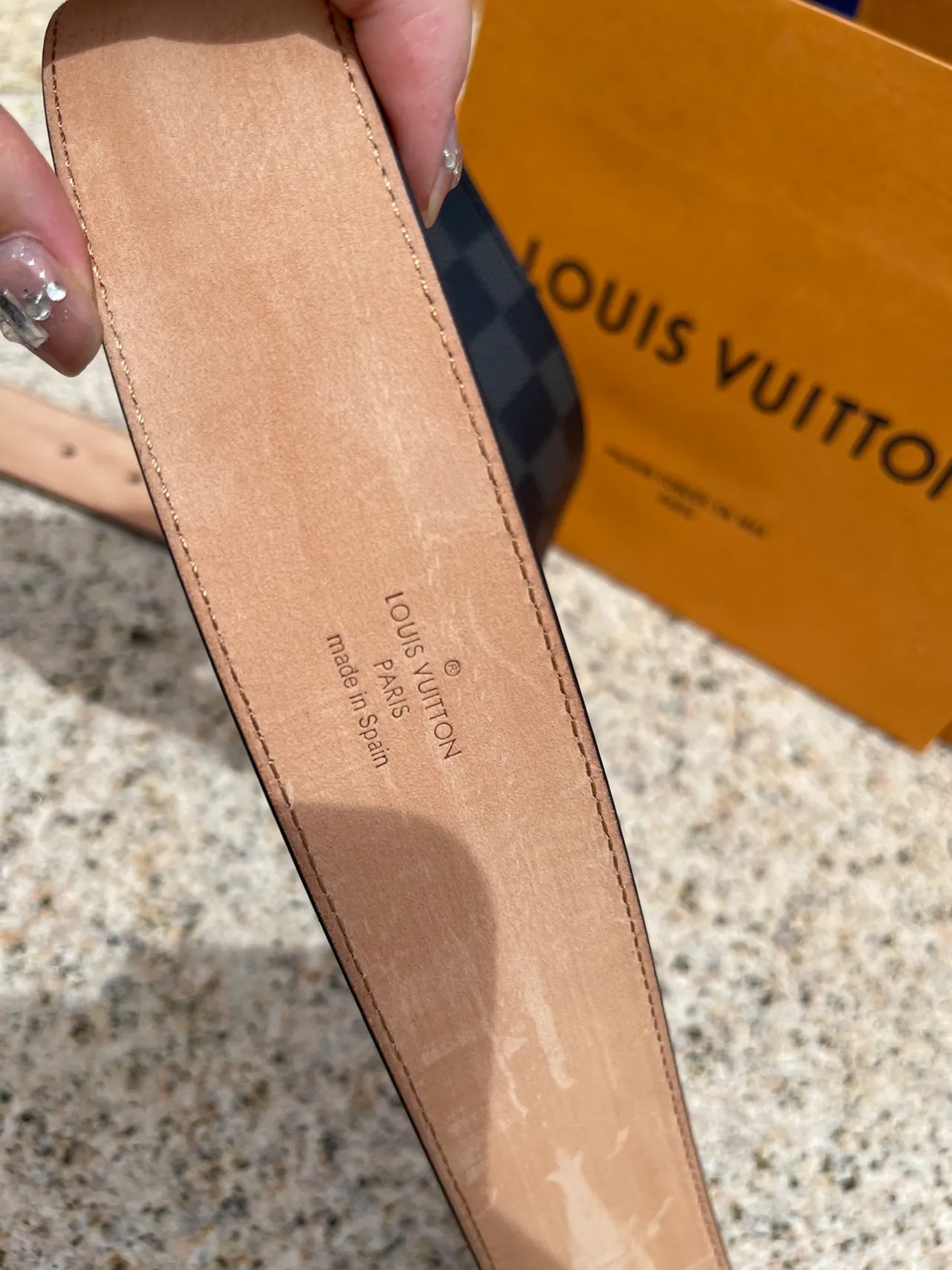 Louis Vuitton LV Initiales Monogram lona dourada fivela cinto de couro 8