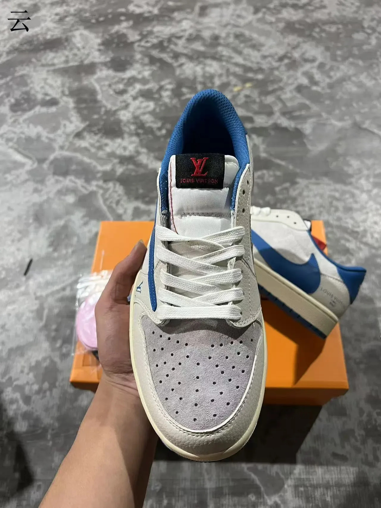 Louis Vuitton LV Trainer Bege Azul Couro-Suede Híbrido Superior Overlay Contraste Audaz Estilo de Vida Tênis 3