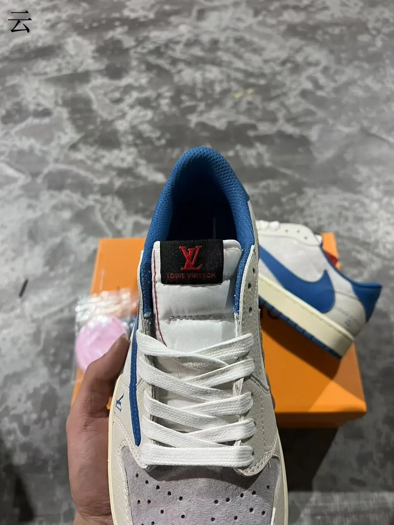 Louis Vuitton LV Trainer Bege Azul Couro-Suede Híbrido Superior Overlay Contraste Audaz Estilo de Vida Tênis 4