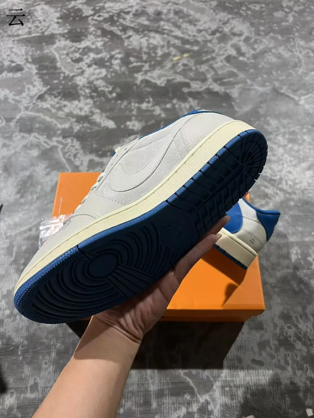 Louis Vuitton LV Trainer Bege Azul Couro-Suede Híbrido Superior Overlay Contraste Audaz Estilo de Vida Tênis 6