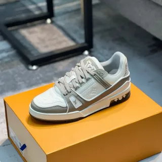 Louis Vuitton LV Trainer Beige Gray Zapatillas lifestyle de cuero y sintético superpuesto paneles Monogram embossados
