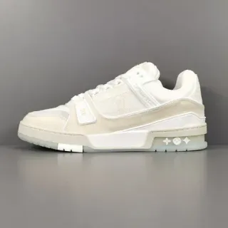 Louis Vuitton LV Trainer Bege Branco Camadas Têxtil Superior Detalhe Tira Monogramada Sneakers Lifestyle