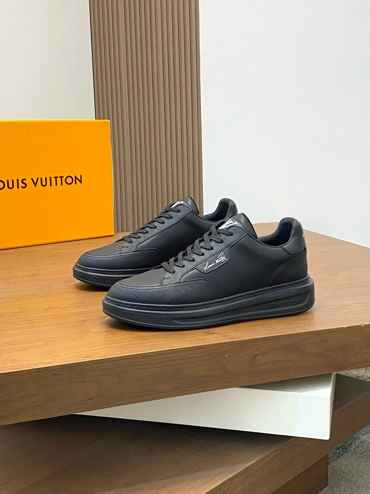 Louis Vuitton LV Trainer Sneakers Lifestyle Negro Monocromo Material Mixto Superior 4