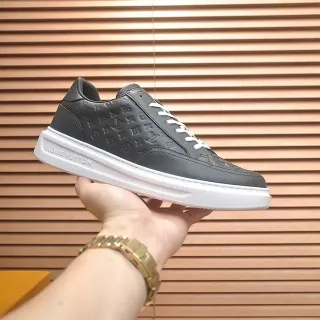 Louis Vuitton LV Trainer Tênis Lifestyle Preto e Branco Couro Monogram Embossado Low-Top