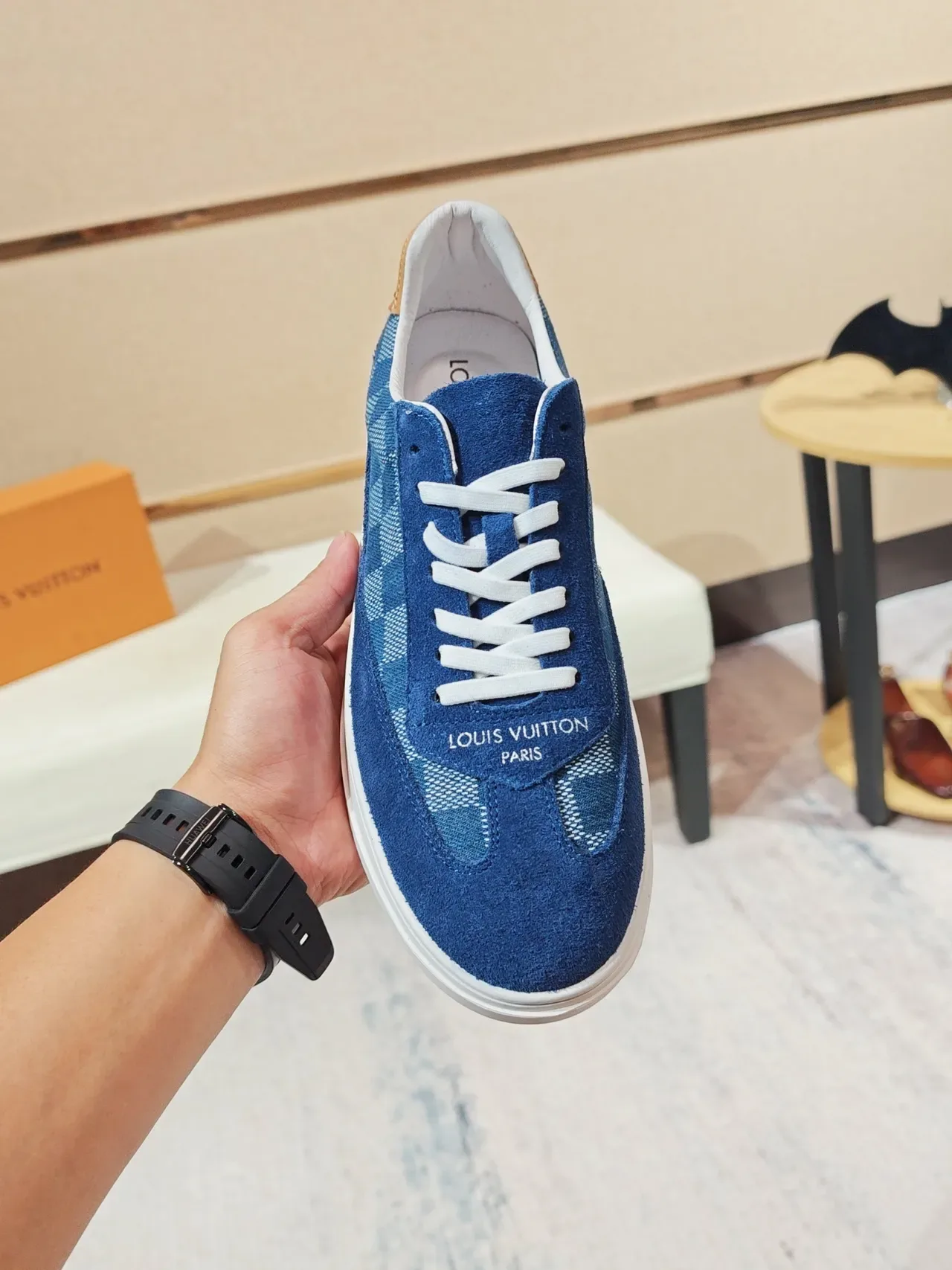 Louis Vuitton LV Trainer Chaussures Lifestyle Bleu Beige daim et panneau Damier Check avec panneau embossé Monogram midsole 5