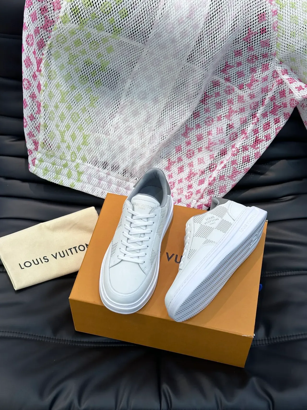 Louis Vuitton LV Trainer Chaussures Lifestyle Gris Blanc Basse Mesh et Cuir Pané 4