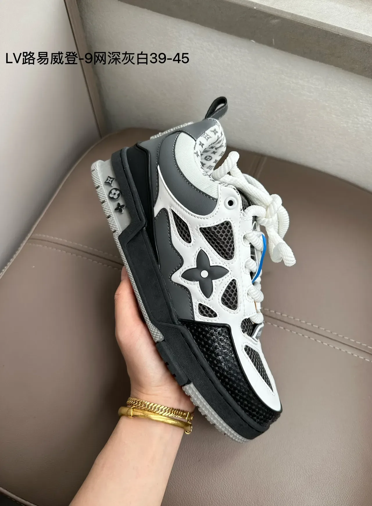 Louis Vuitton LV Trainer أخضر أبيض شكل كثيف لوحات شبكية مثقوبة حذاء نمط حياة 3
